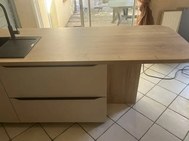 Détail final du retour arrondi de la péninsule